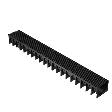 Rigola drenaj GM Rain H70 cu gratar din plastic negru, destinata utilizarii in exterior. Dimensiuni: 1000 mm lungime, 120 mm latime, 92 mm inaltime. Clasa de incarcare A15 potrivita pentru zone pietonale si rezidentiale.